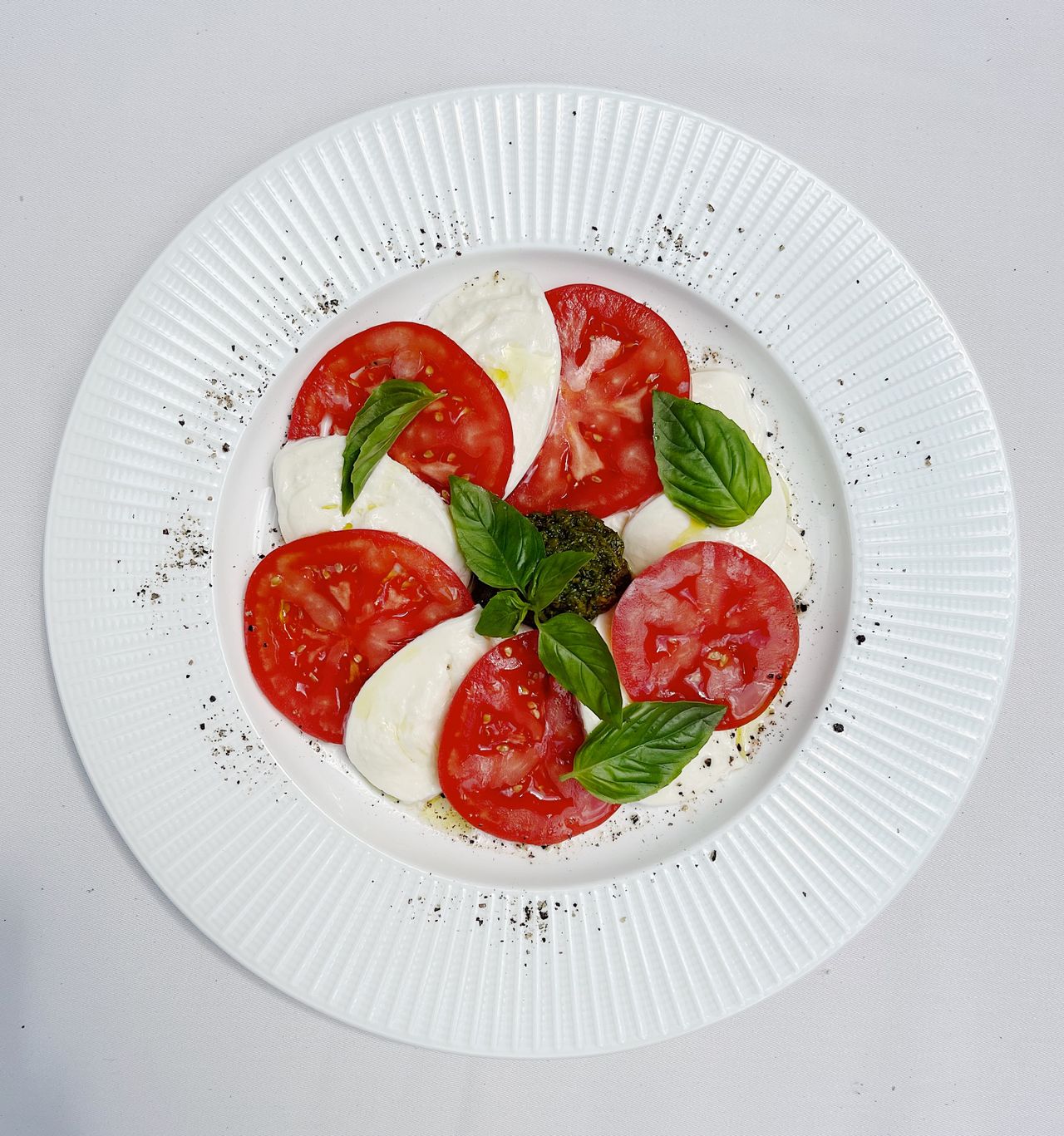 Salade tomate mozzarella basilic